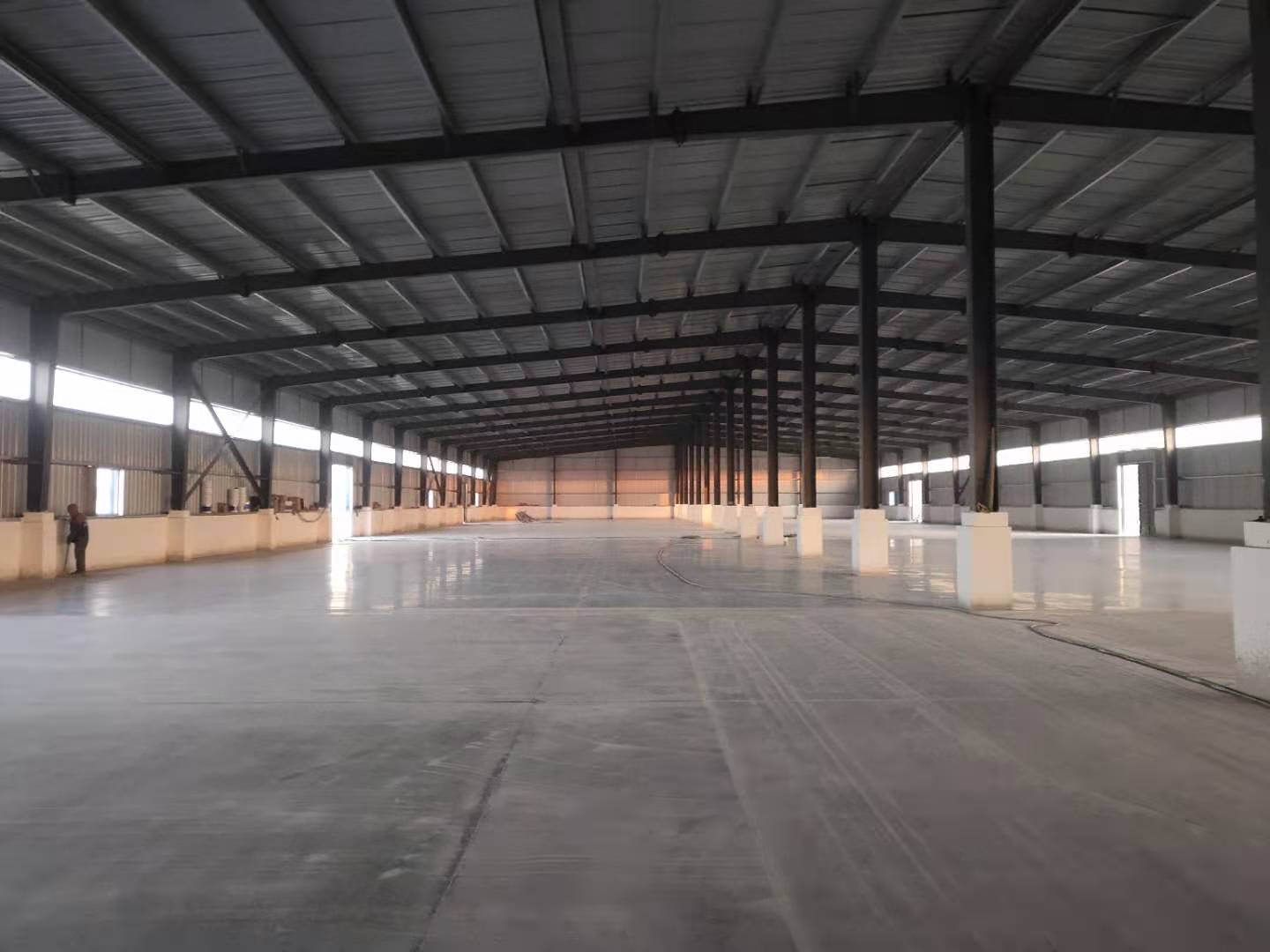 河北化工集团内蒙分公司车间地坪固化施工收尾阶段